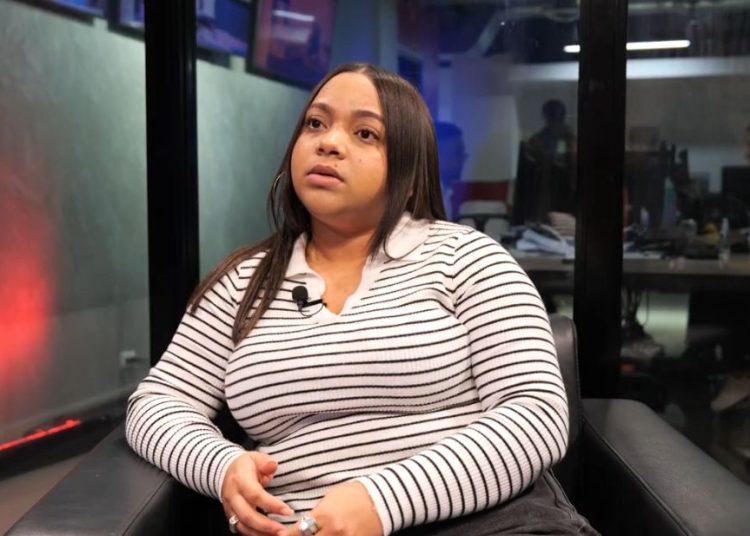 Un parqueo, una amenaza: el conflicto que tiene en vilo a una vecina de Invivienda