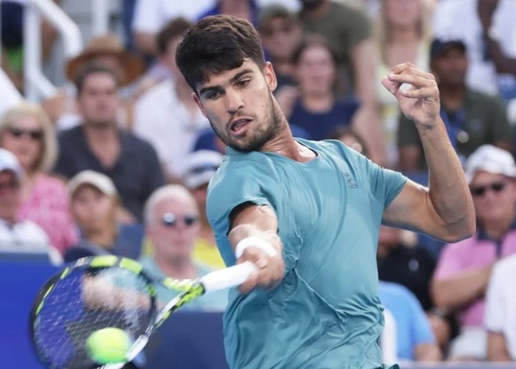 Alcaraz afronta el reto de ganar en pista dura a Sinner, que lleva 26 victorias seguidas en esa superficie