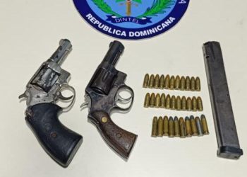 Policía decomisa armas ilegales y 85 tarjetas SIM en operativos en Santiago