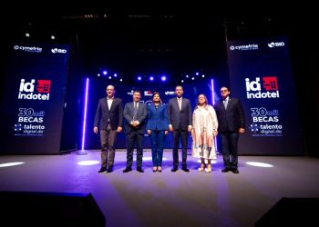 Indotel otorgará 30 mil becas en tecnología; vicepresidenta Raquel Peña encabezó lanzamiento en Santiago