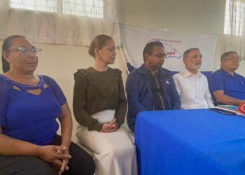 ADP en Santiago reitera que no hay condiciones para iniciar el año escolar y denuncia persecución de profesores