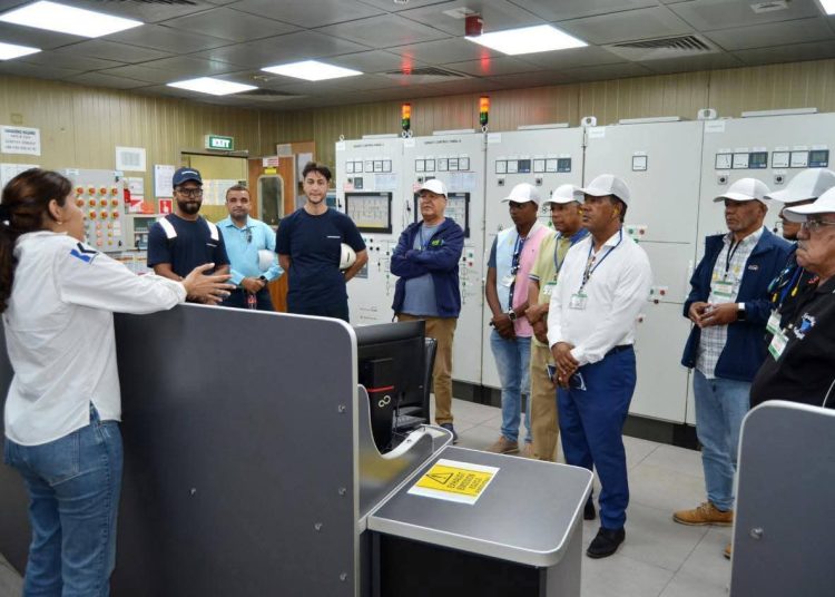 Comunicadores de Azua se capacitan sobre el sistema eléctrico del país