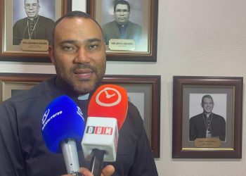 Sacerdote católico en Santiago pide a Abinader prestar atención a los altos precios de la canasta familiar