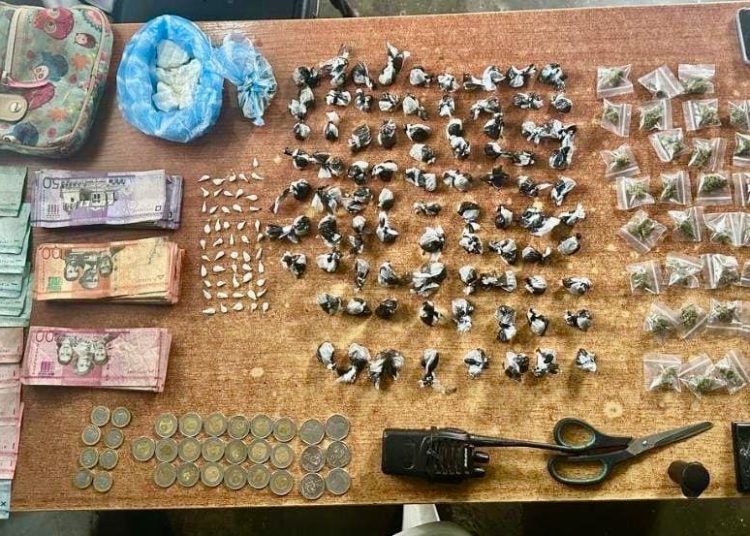 Desmantelan punto de venta de drogas en Sabana Iglesia y arrestan hombre con cocaína, marihuana y heroína