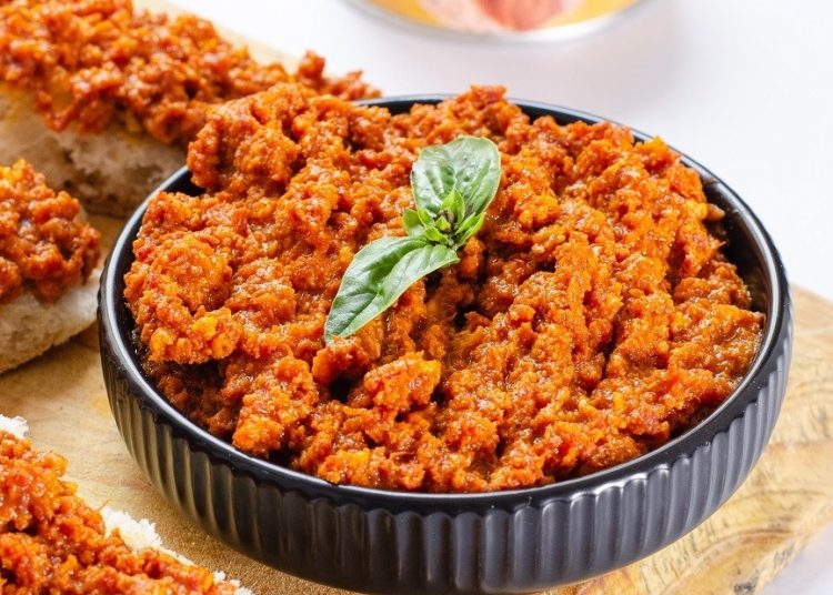 Serpentinas de chorizo ahumado: La Montserratina reinventa este clásico de las fiestas venezolanas