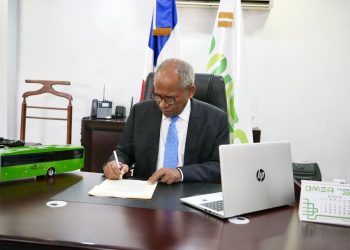 Onéximo González pide suspender su registro de proveedor