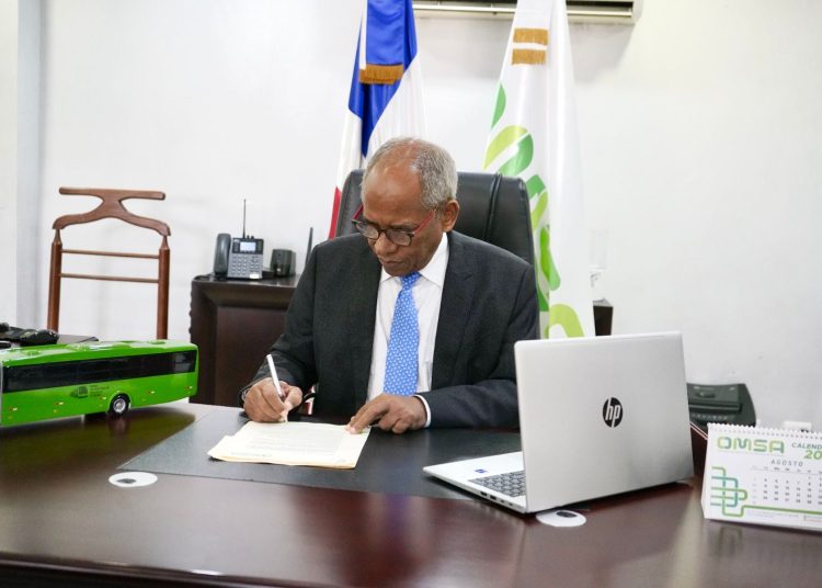 Onéximo González pide suspender su registro de proveedor