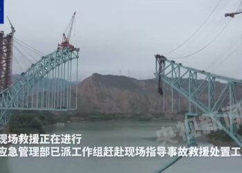 Mueren cuatro personas tras rotura de cable de construcción en un puente de China