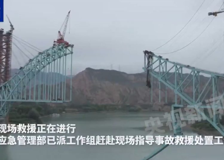 Mueren cuatro personas tras rotura de cable de construcción en un puente de China