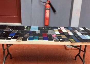 Policía Nacional apresa a dos haitianos por posesión de más de 190 celulares robados y ocho tabletas