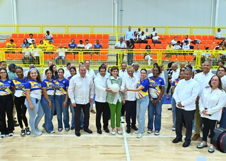 Vicepresidenta inaugura polideportivo en PUCMM de Santiago auspiciado por Banreservas