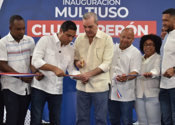 Presidente Abinader y ministro Kelvin Cruz entregan Multiuso Club Luperón
