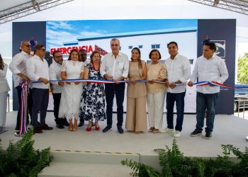Abinader inaugura ampliación del área de internamiento del hospital Morillo King en La Vega