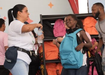 Familias felices del DN son impactadas por la 2da edición de “Plásticos por Escolares”