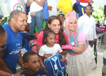 Alcaldía de Santo Domingo Norte entrega útiles escolares a más de 10,000 niños