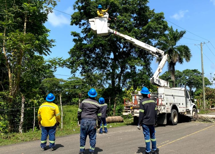 Edeeste restablece servicio eléctrico en Miches tras daños provocados por manifestaciones violentas