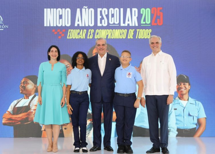 Presidente Abinader llama a los padres a acompañar y motivar a sus hijos en el nuevo año escolar 2025-2026