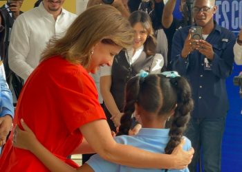 Vicepresidenta Raquel Peña encabeza inicio del año escolar en Santiago