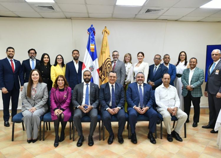 JCE presenta nueva cédula de identidad y electoral al Codessd y Participación Ciudadana