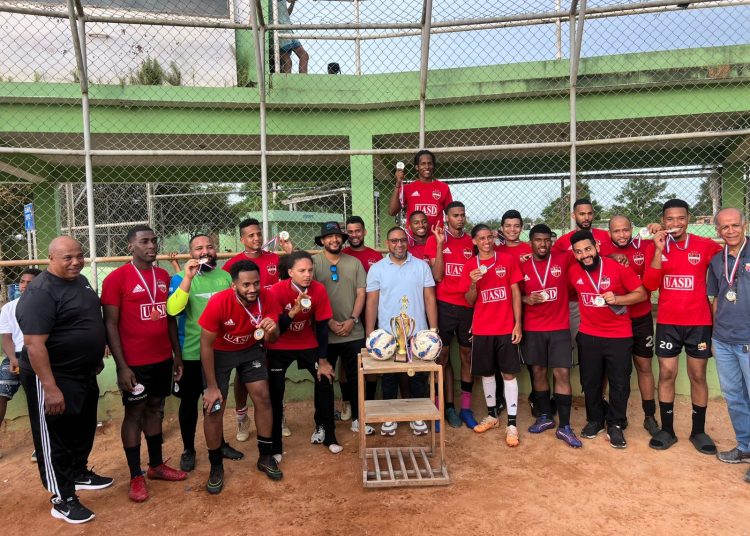 Diputado Jhon Contreras participa en torneo de fútbol en Sabana Grande de Boyá