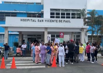 Enfermeras del Hospital San Vicente de Paúl se unen al paro nacional de 24 horas por mejores condiciones laborales