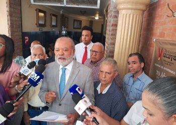 Comerciantes advierten más subidas de precios en productos por aumento del dólar