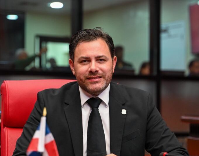 Senador Ortiz se reúne con presidente Abinader para impulsar obras claves en Ocoa