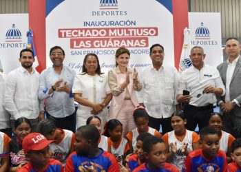 Vicepresidenta y ministro de Deportes entregaron el Techado Multiusos en Las Guáranas
