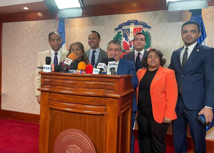 Gustavo Sánchez acusa a Fuerza del Pueblo de “asediar” a dirigentes del PLD y responsabiliza a Radhamés Jiménez