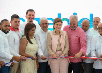 Raquel Peña y Ricardo de los Santos entregan importantes obras en Sánchez Ramírez