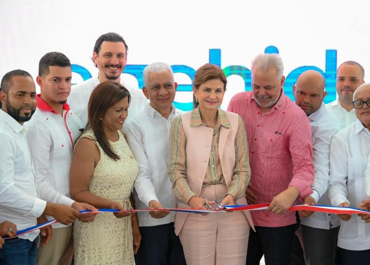 Raquel Peña y Ricardo de los Santos entregan importantes obras en Sánchez Ramírez