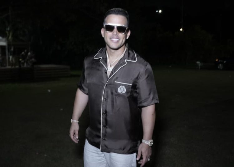 El Blachy enciende a ritmo de merengue La Casa de Alofoke