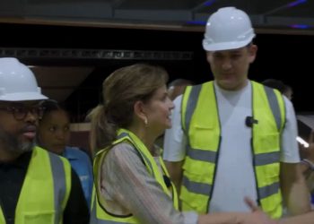 Raquel Peña llega al Inabie para verificar avance en entrega de útiles escolares