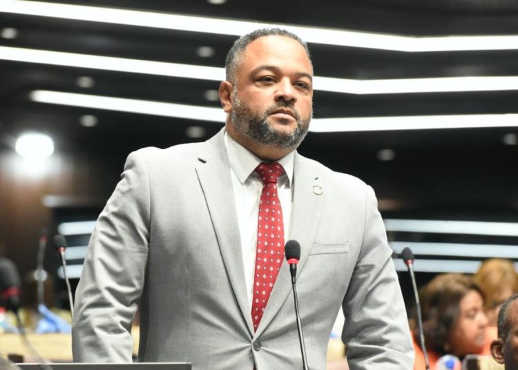 Diputado Carlos Pérez logra aprobación de Instituto Técnico Superior Comunitario en Santo Domingo Norte