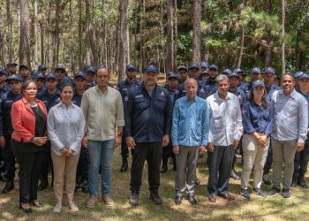 Medio Ambiente en colaboración con Centro Cuesta Nacional impulsa conservación del pico Duarte