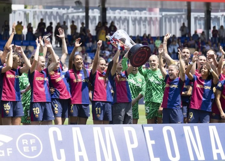 Barcelona defiende título de una Liga femenina con VAR bajo demanda y todo césped natural