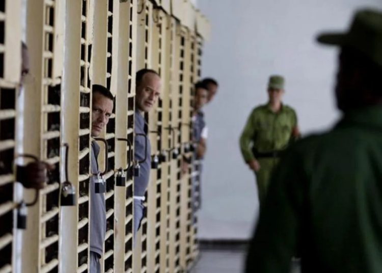 Entre 8 y 15 años de cárcel para tres condenados por corrupción en Cuba