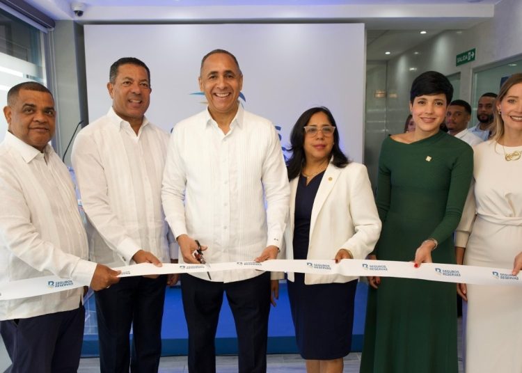 Seguros Reservas inaugura nueva oficina en Barahona