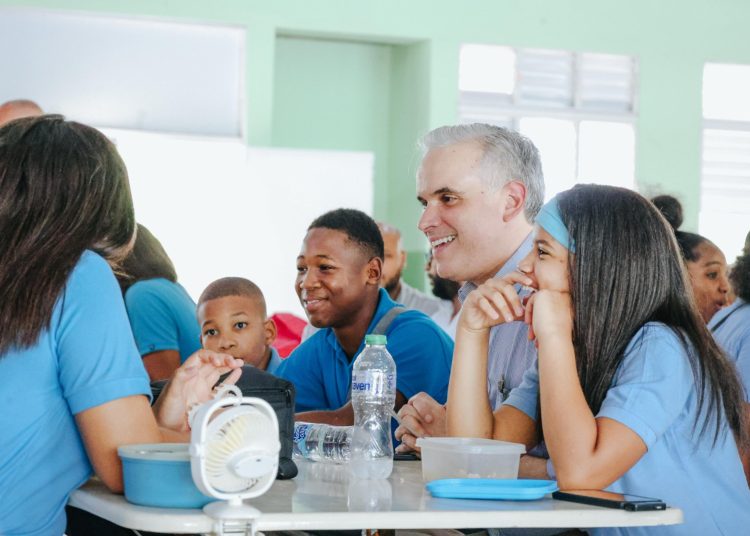 Luis Miguel De Camps inspira a jóvenes en San Cristóbal: “Sueñen en grande”