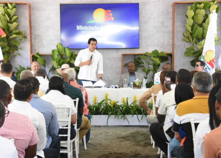 Turismo inicia remozamiento de Playa Linda en Nizao con inversión de RD$37 millones