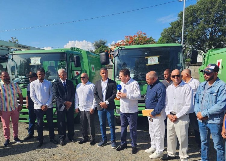 Gobierno de Japón dona tres camiones compactadores al Ayuntamiento de Bonao