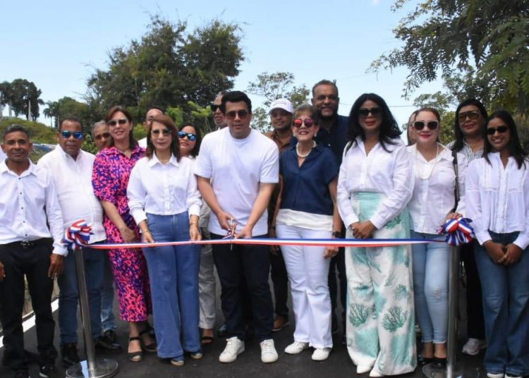 Collado entrega asfaltado de calles en Valedor y anuncia segunda etapa