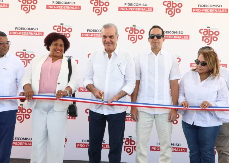 Presidente Abinader inaugura innovadora planta de tratamiento en Cabo Rojo para seguir impulsando el desarrollo de la Región Sur