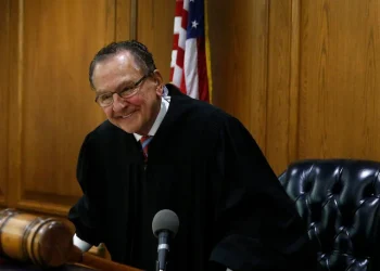 Fallece Frank Carpio, el juez más viral de redes sociales