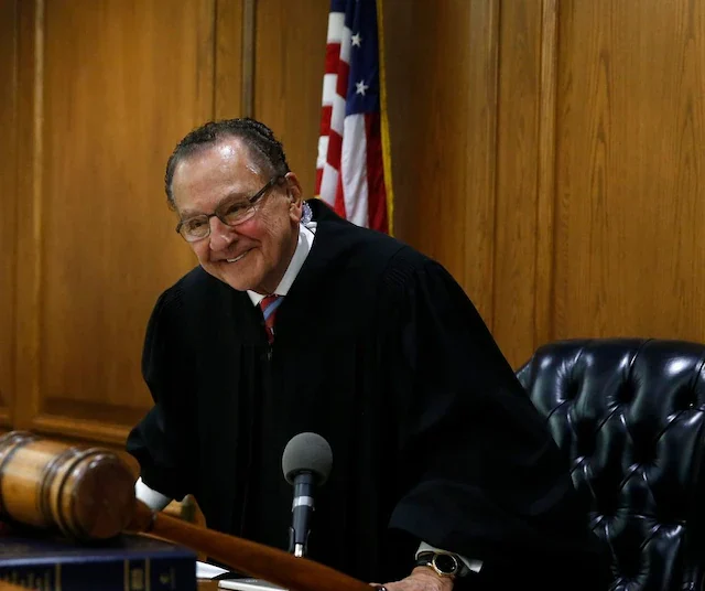 Fallece Frank Carpio, el juez más viral de redes sociales