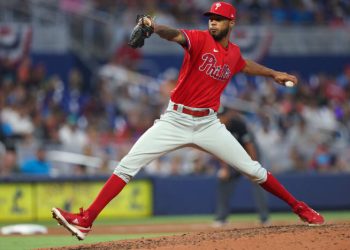 Sánchez domina con 12 ponches y Yankees disparan con nueve jonrones