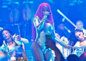 Yailin La Más Viral puso a vibrar la Gran Arena del Cibao