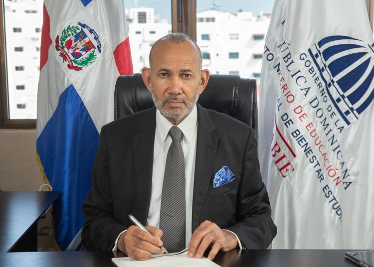 Víctor Castro: «En INABIE alerté a Pro‑Competencia sobre indicios de colusión en licitaciones del almuerzo escolar»