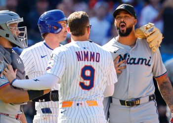Las bancas se vaciaron en Citi Field tras bolazo de Sandy Alcántara a Mark Vientos