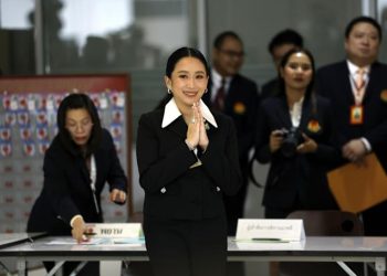 La primera ministra de Tailandia suspendida por filtración de un audio; presenta su defensa